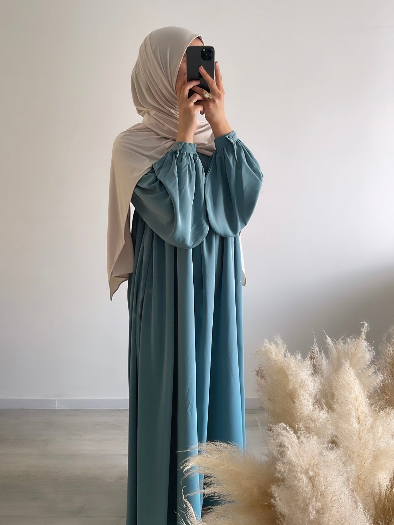 De Lara Abaya